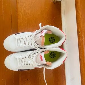 Nike women’s blazer mid 77 sneakers, new, size 10